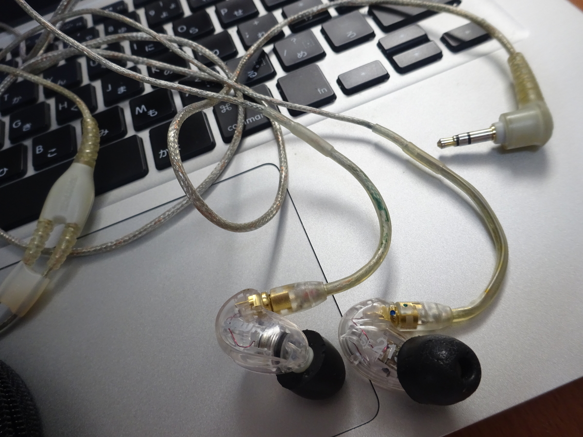 SHURE SE215 Bluetoothイヤホン 中古】 SHURE ワイヤレスイヤホン BT1