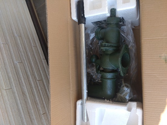 届いたポンプの梱包状態