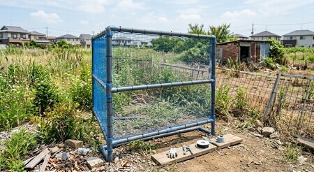 塩ビ管とネットによるDIY設置写真