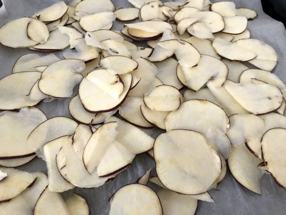 手作りおやつ とっても簡単 油なしのさつまいもチップス 模索するスズメ