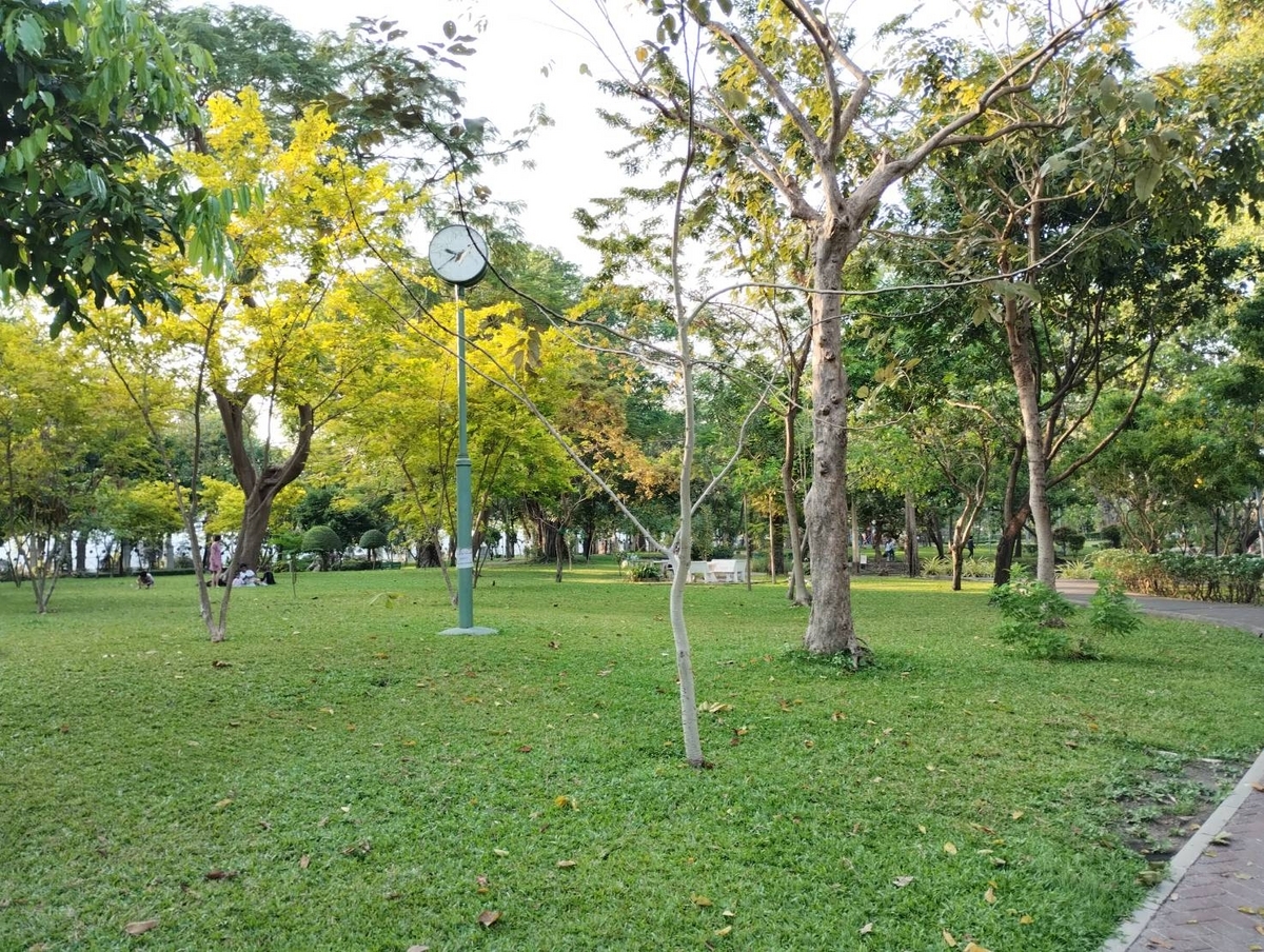 ワットプラケーオや王宮の向かいにある公園 - サラーンロム公園 （สวนสราญรมย์） - （バンコク・タイ） - SabaayDii ...