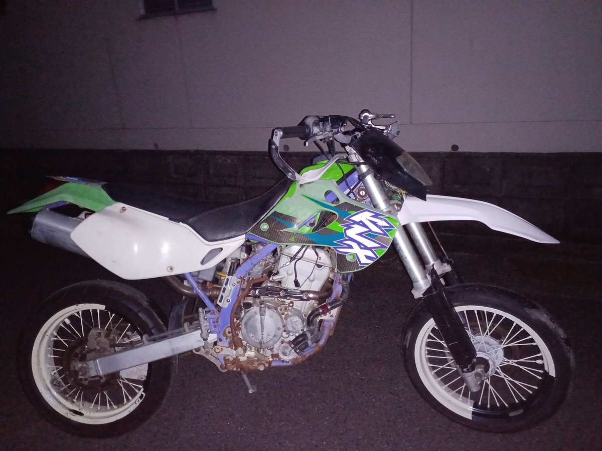 災厄 kLX250 - モタードはイイゾ