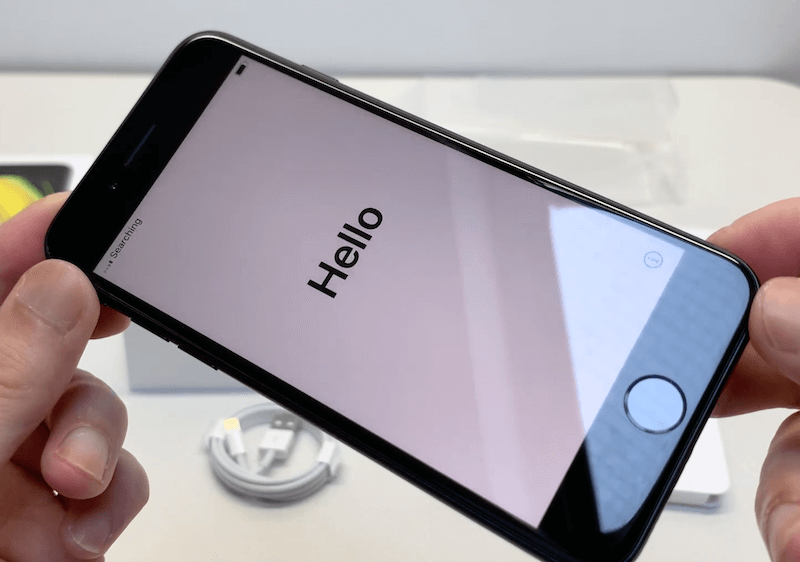 iPhoneSE第二世代 256GBジャンク ブラック 黒 本体 前面画面傷あり 実機写真あり】iPhone SE2 ブラック（黒）のデザイン｜色合い