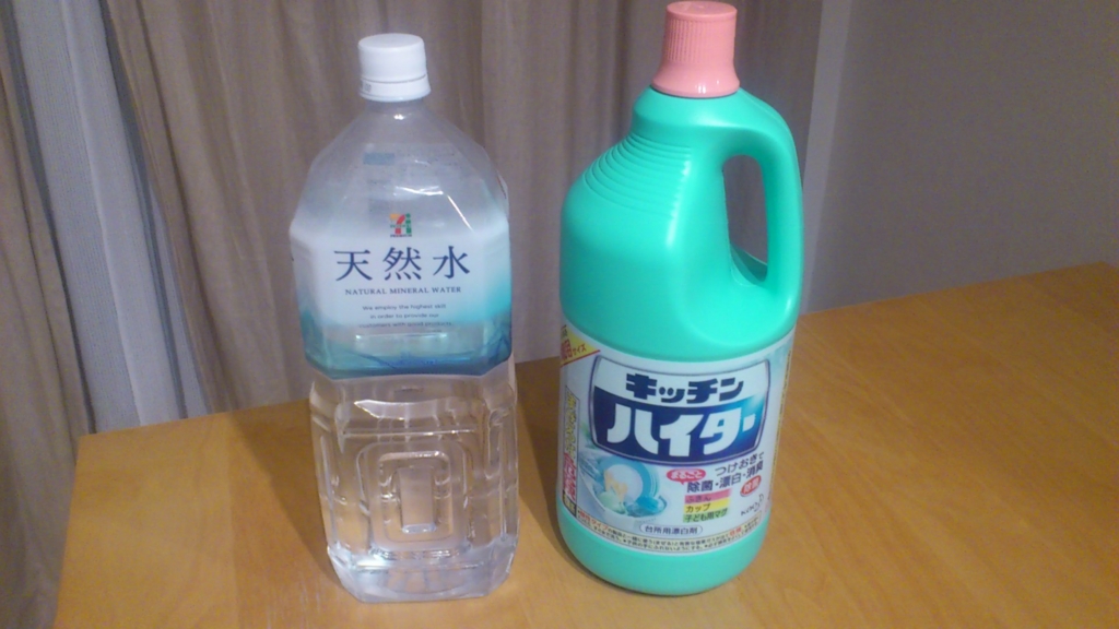 ビールの自家醸造もできる20リットルタンクと、瓶、打栓機、王冠の