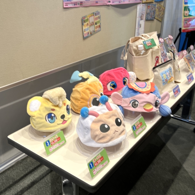 ファンターネ！がやってきた2025物販の展示、あーぷんやけけちゃま、みももなどのファンキャップ