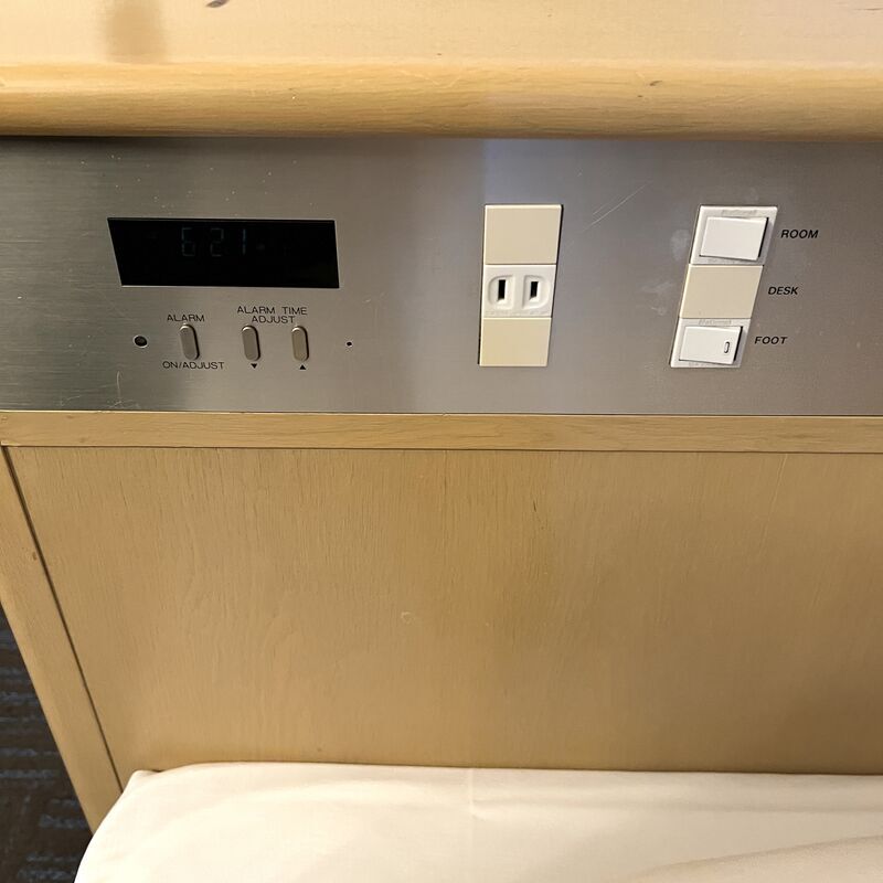 枕元のコンセントやスイッチ類