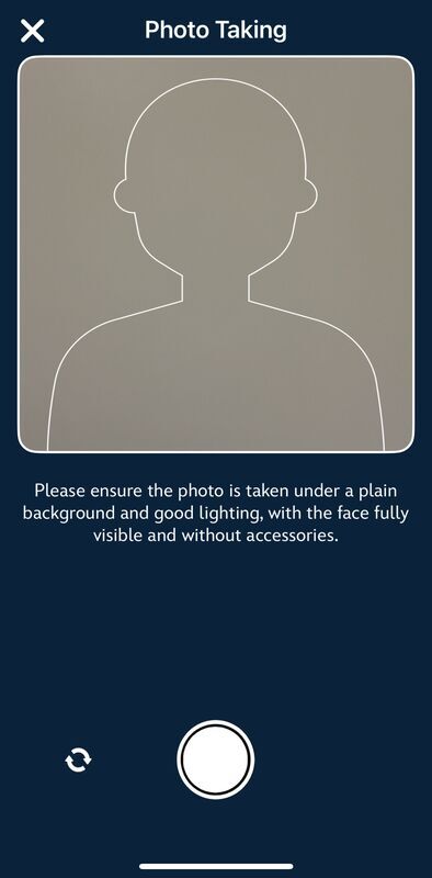 マジックアクセス用の顔写真を自撮りする画面。必要に応じて撮り直しも可能