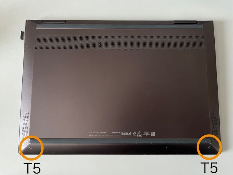 HP ENVY x360 13-ag0010AUの裏面ネジ位置(T5)を示した写真