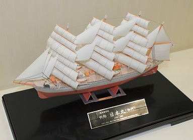 日本丸ペーパーモデルアート ディスプレイ