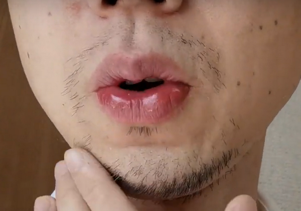 鼻下　アゴ　のヒゲ