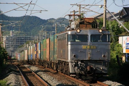 1051レ(EF81 303)