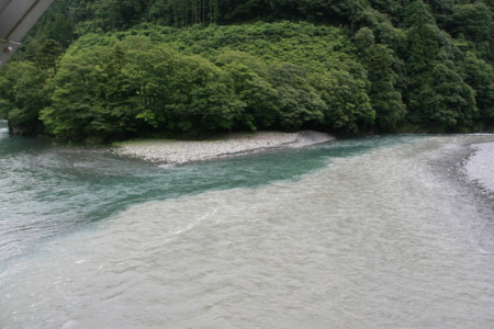 色違いの川