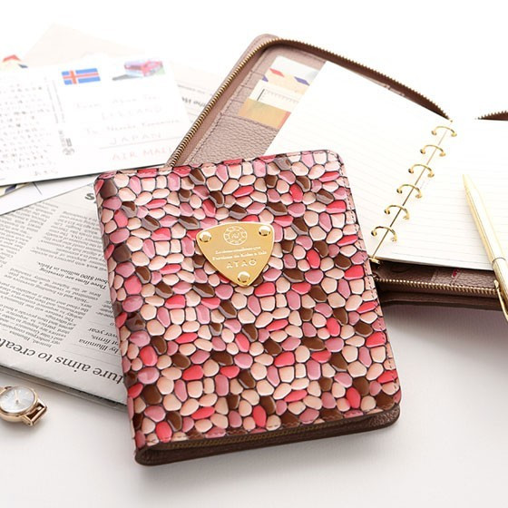 【ATAO】Cherry river diary(チェリーリバーダイアリー)満開の桜をイメージしたシステム手帳 f:id:wanichan:20180721114846p:plain