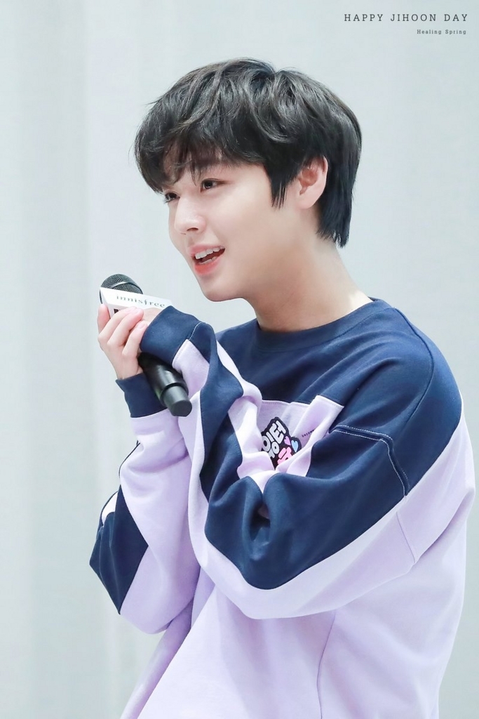 【Hei】silky ring★送料・関税込★Wanna One パク・ジフン着用 パク・ジフンがこちらの写真で着用していたシャツ | TK-TOWN