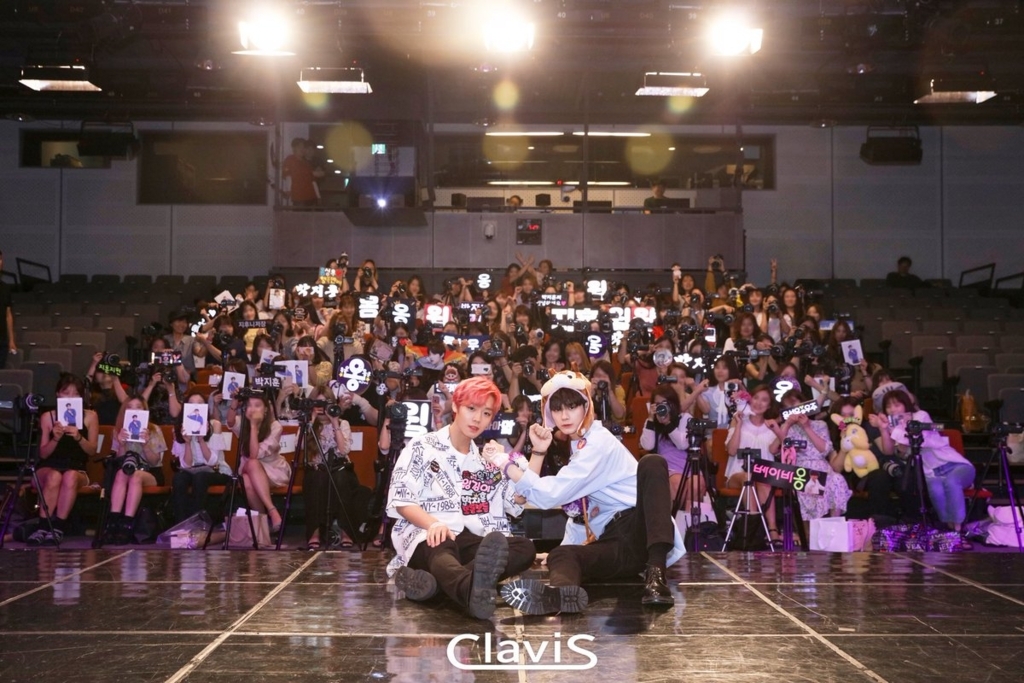 Clavis × Wanna One オン・ソンウ＆パク・ジフン サイン会 公式写真②
