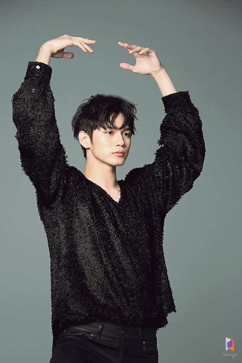オン・ソンウ GQ 2019年4月号 撮影現場 ビハインド写真 - WANNA
