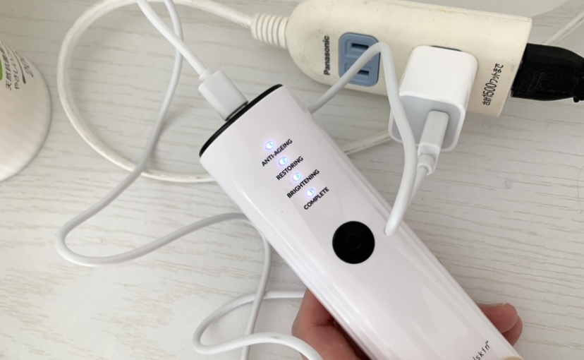 カレントボディ LEDマスクの充電のやり方・使い方