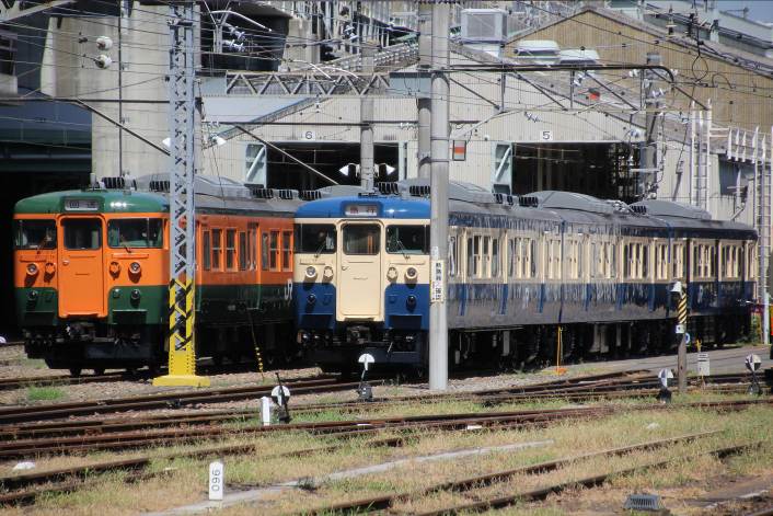 115系昇降ステップ(湘南色) 115系昇降ステップ(湘南色) 鉄道部品