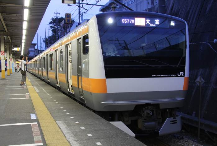 「むさしの奥多摩号(大宮行)」(E233系「青462編成」代走) in立川・東所沢・北朝霞・大宮駅 - わらよのブログ