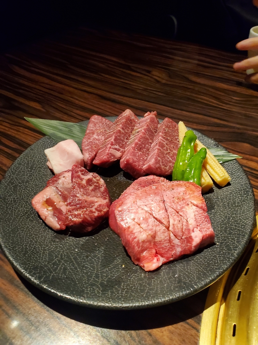 肉（手が写っててすみません）