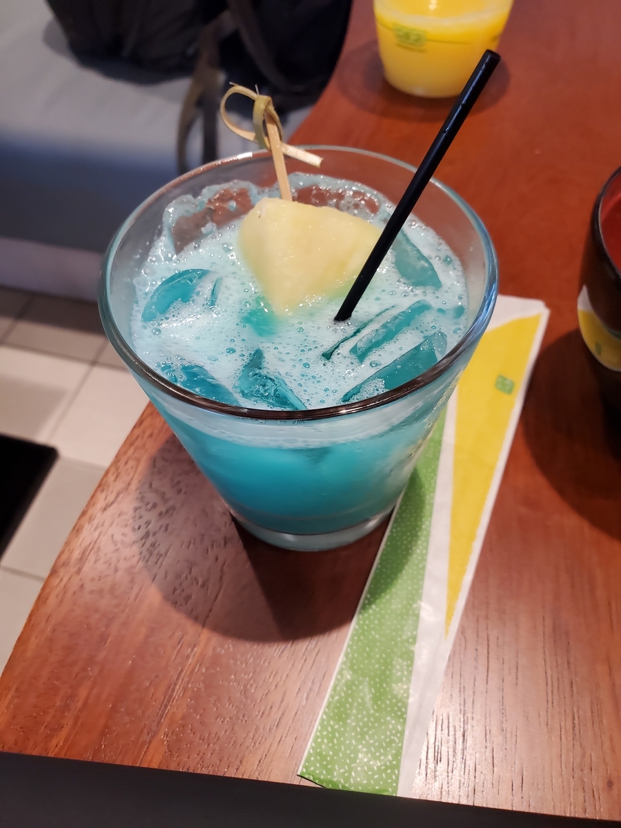 ハワイのANAラウンジのカクテル