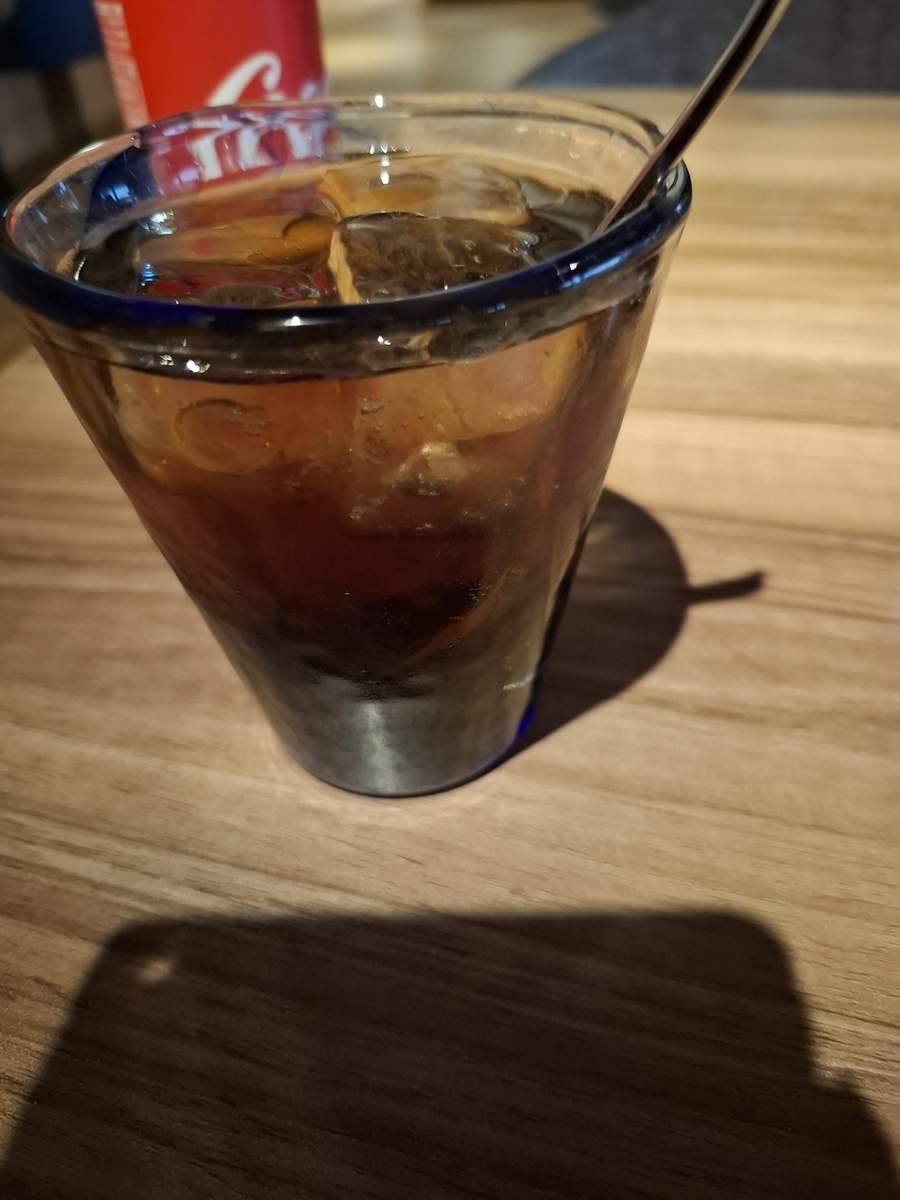 ヒルトン瀬底リゾートのカクテルタイムで飲んだマリブコーラ