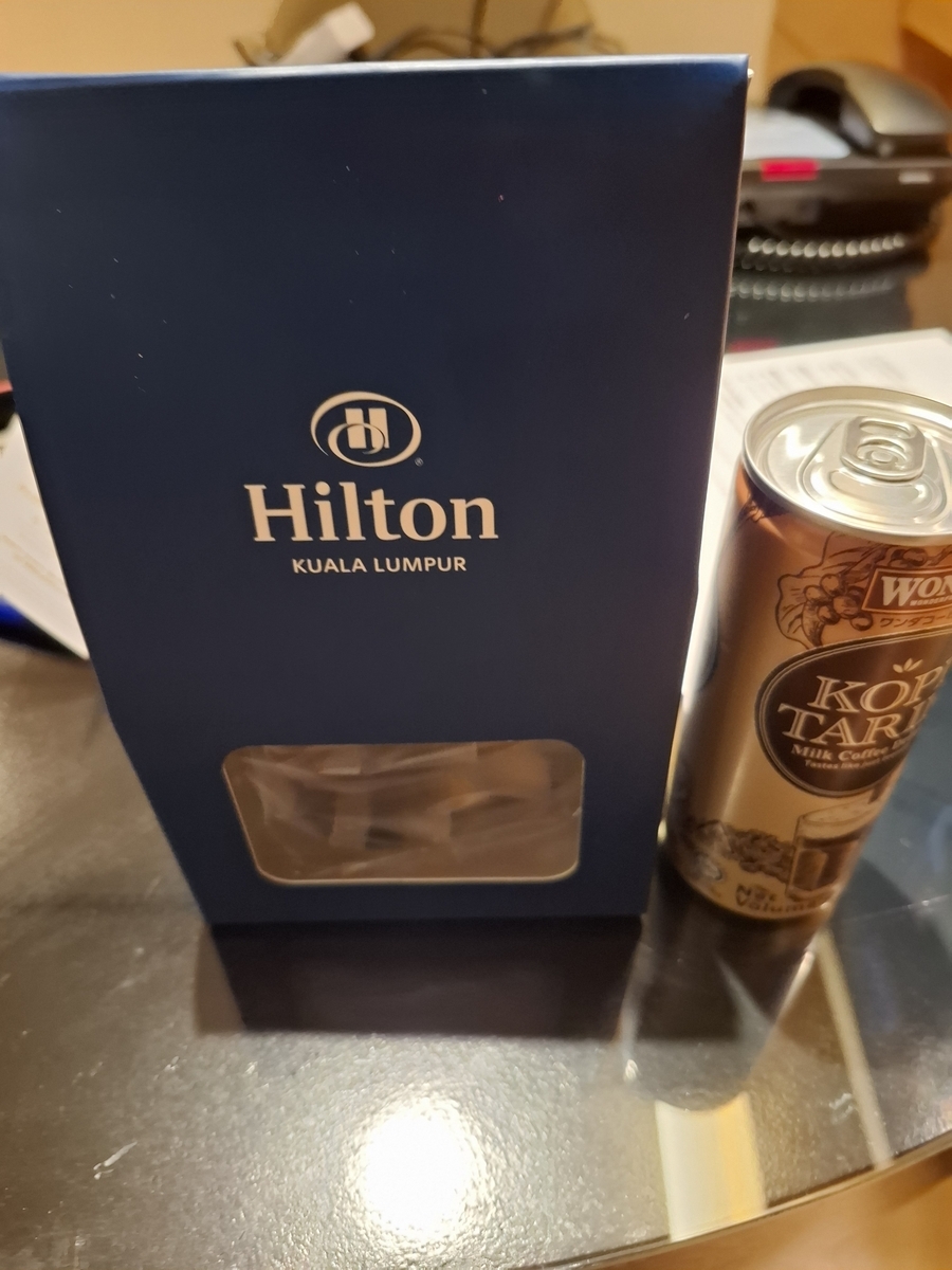 ヒルトンクアラルンプールでいただいたクッキーとコーヒー