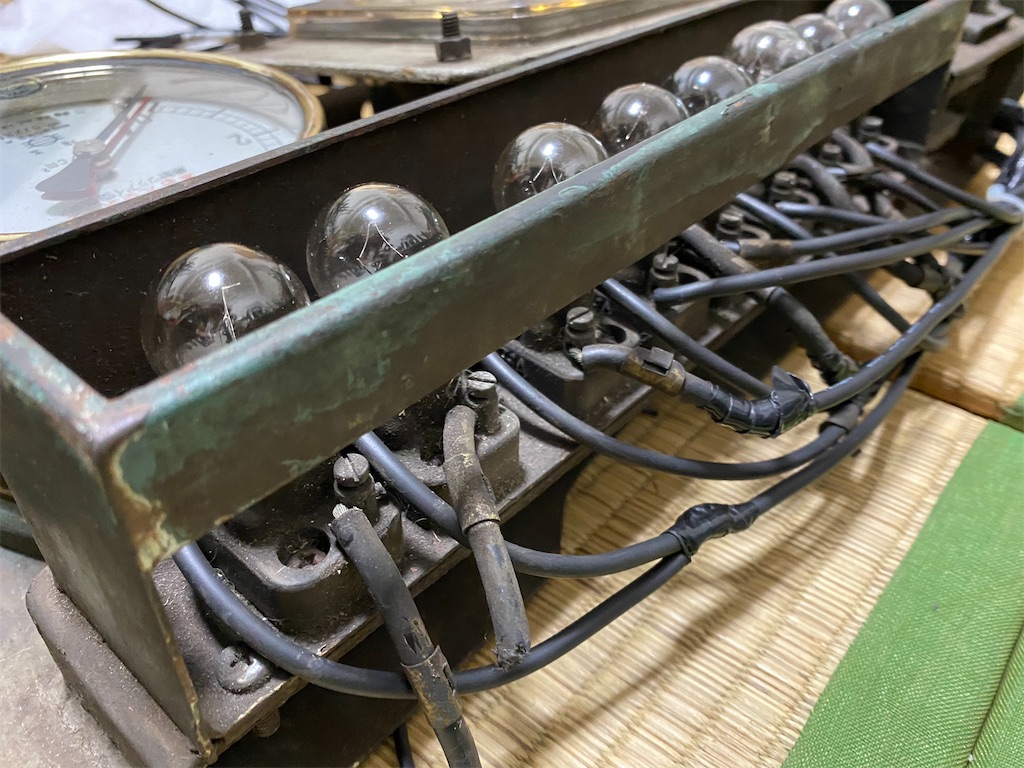 鉄道部品　国鉄　JR　キハ58系運転台　メーターパネル　機器表示灯　制作品 キハ58のメーターパネルを弄る - ワシ丸ドットコム！