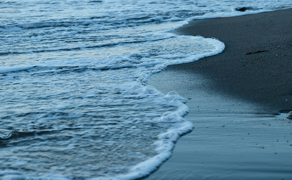 石拾い：3つの海（日本海・陸奥湾・太平洋）に面する青森の魅力