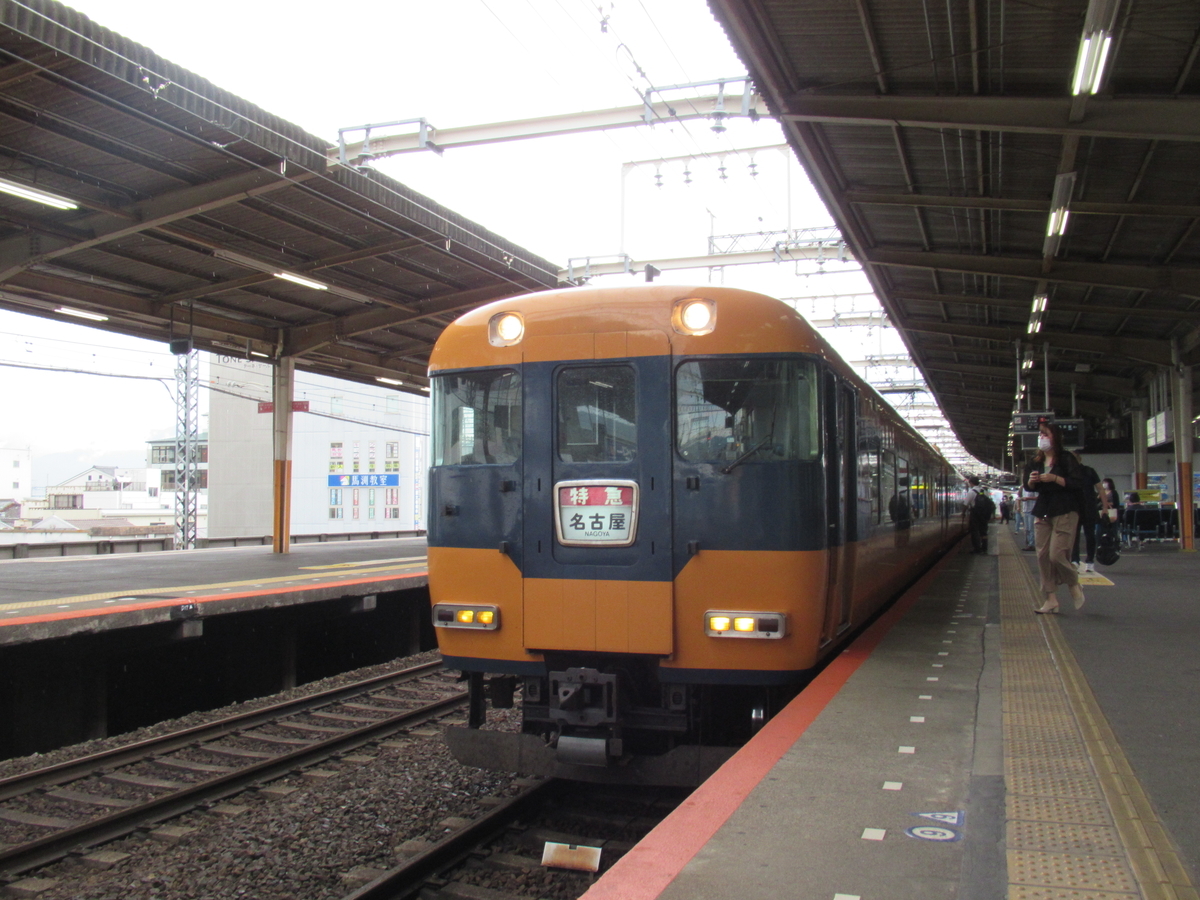 引退目前！ レトロすぎる近鉄特急12200系「スナックカー」で大和八木