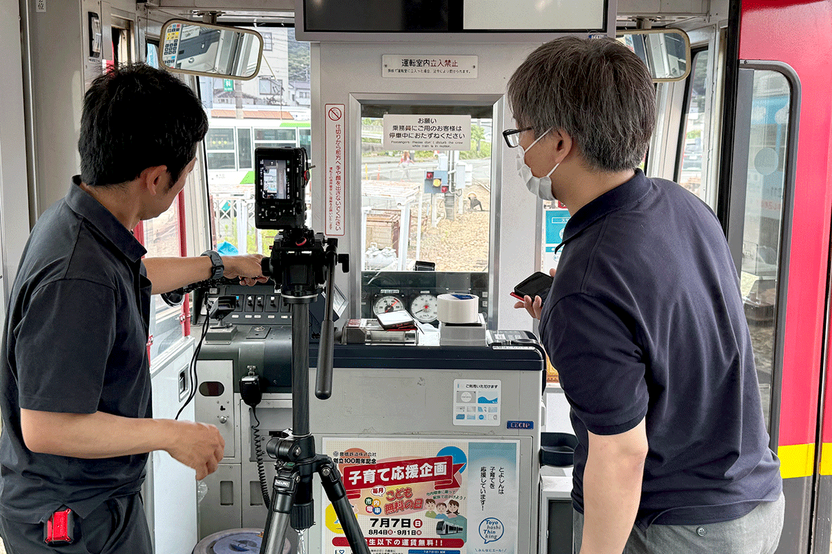 路面電車の運転台撮影の様子