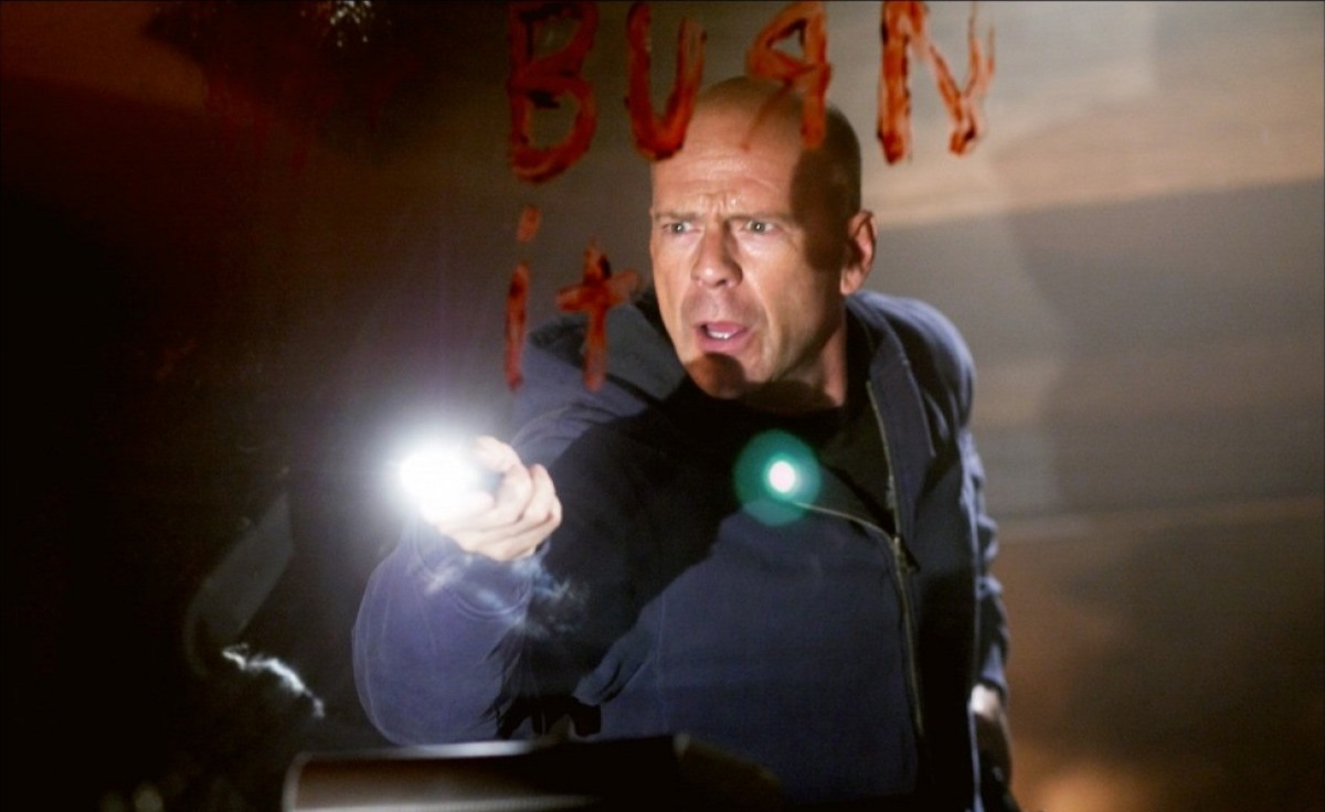 スズメバチ フレンチノワール版要塞警察 たまらない映画です レタントンローヤル館 スズメバチ フレンチノワール版要塞警察 たまらない映画です レタントンローヤル館
