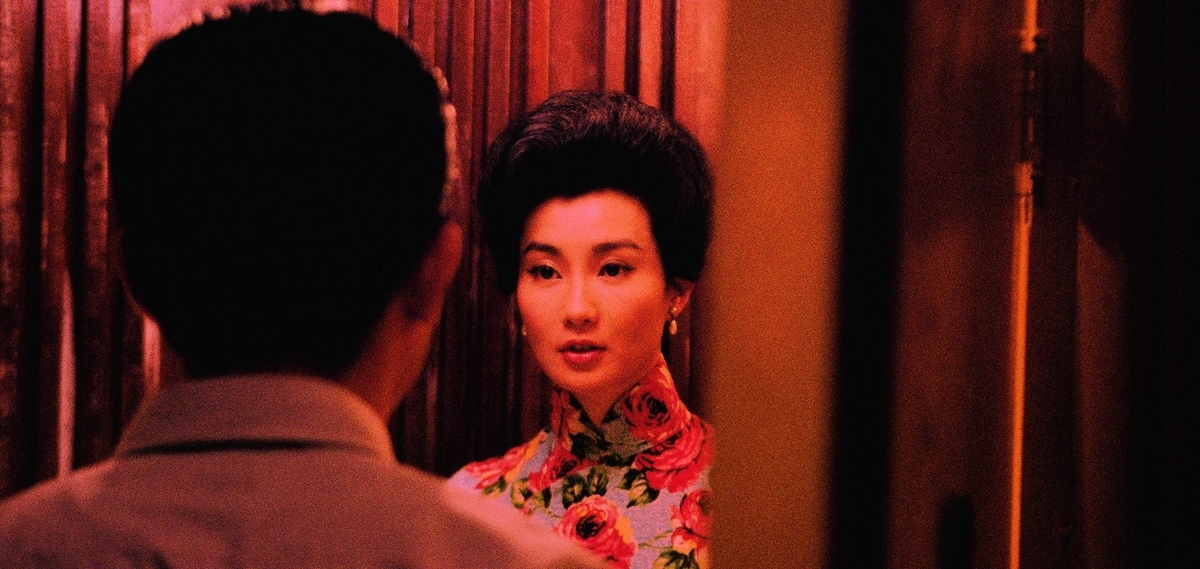 花様年華 ウォン カーウァイの映像美 空気感 紫煙 雨 襟の立ったチャイナドレスそして レタントンローヤル館