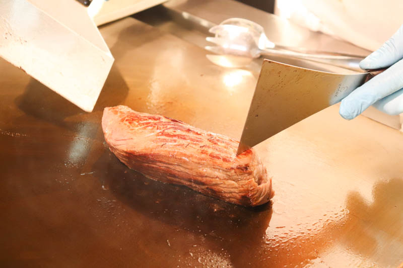 ANAホリデイ・イン金沢スカイのKANAZAWA SKYビアフェスタ2022の牛肉の鉄板焼き