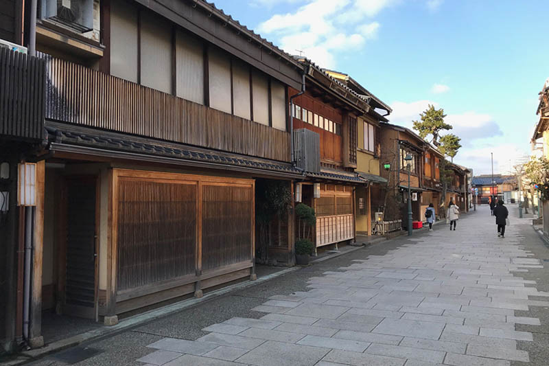 石川県金沢市にあるにし茶屋街の町並み