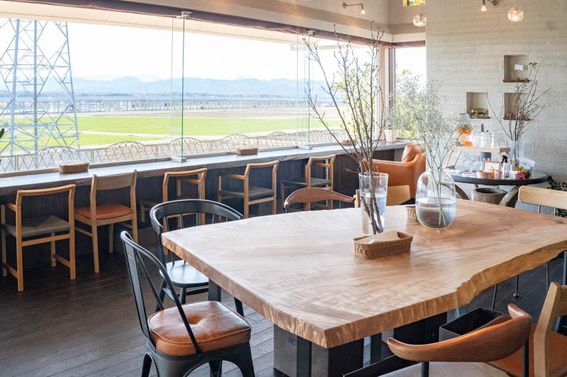 石川県小松市にあるカフェアルの内観