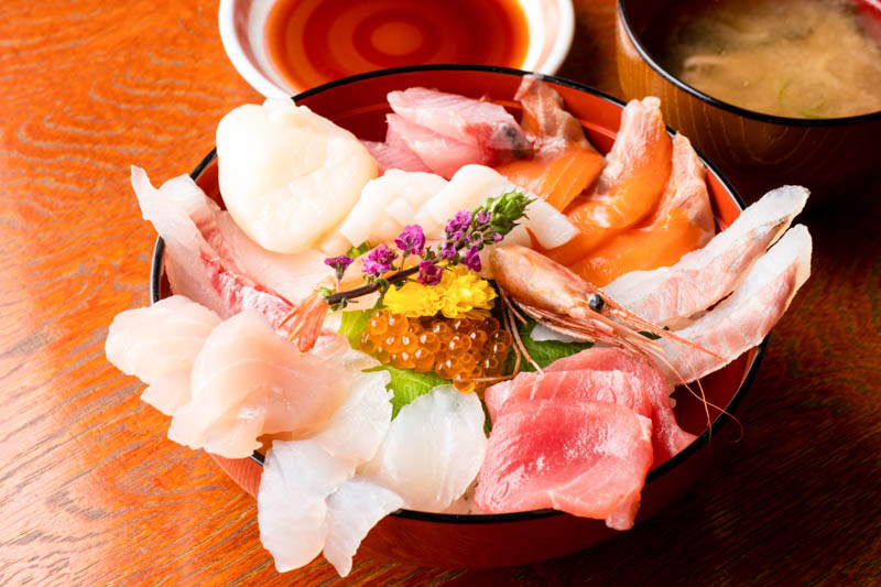 富山県高岡市の海集丸のかんかん丼