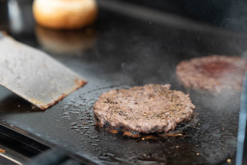 石川県金沢市の能登牛ハンバーガーのキッチンカーべこりんバーガー