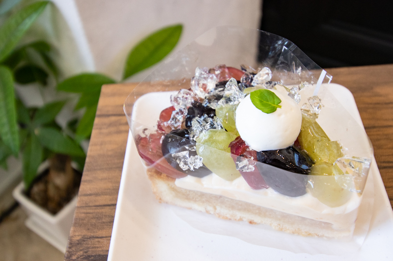 金沢市矢木にあるcake&bake AyaNo(アヤノ)のぶどうタルト