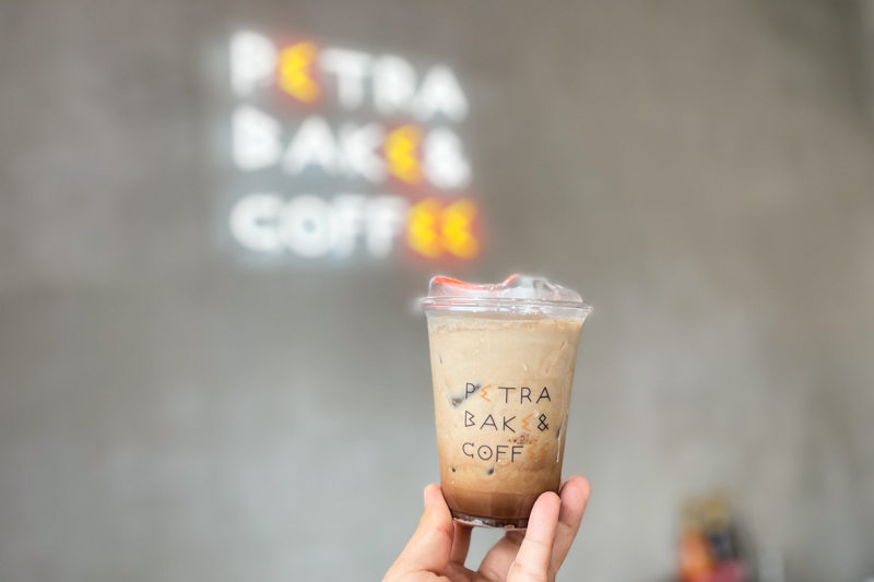 金沢の近江町市場にあるコーヒースタンドPETRA BAKE＆COFFEE（ペトラベイクアンドコーヒー）