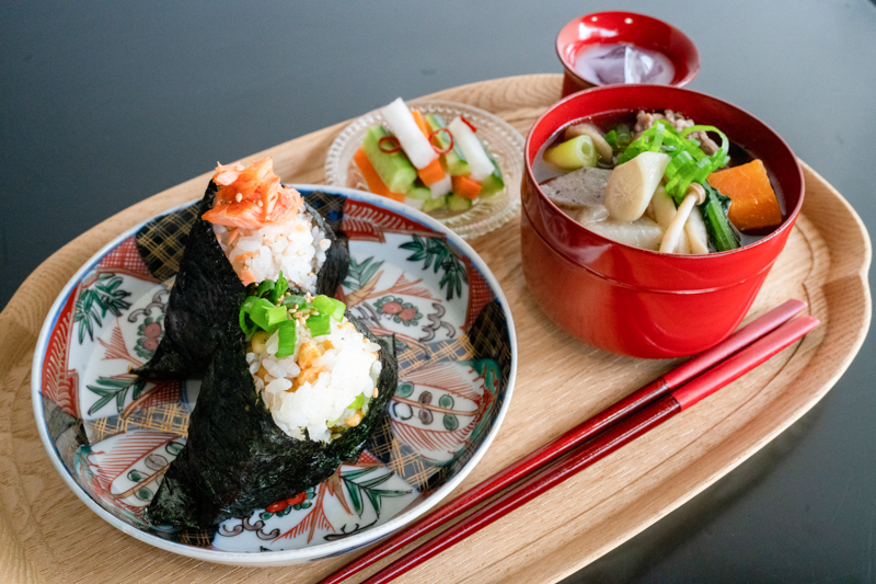 沢市寺町に「喫茶 一果二花（いっかにっか）」のおにぎりセット