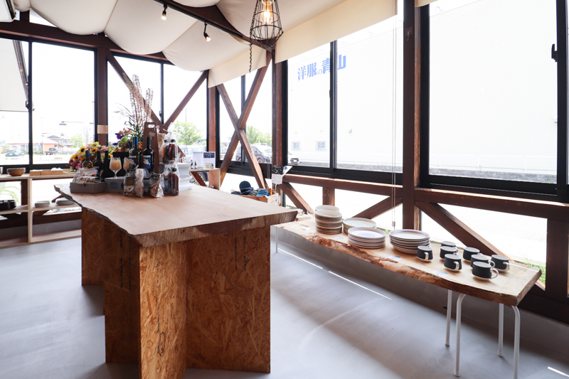 石川県金沢市戸水にあるコンビニエンスストアcalcolo（カルコロ）の物販スペース