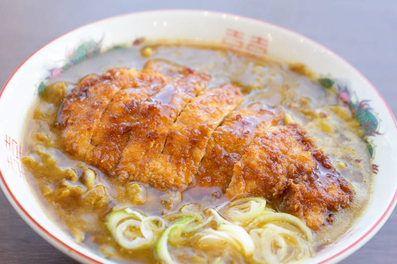 道の駅めぐみ白山にある麺屋㐂色（きいろ）のカツカレーラーメン