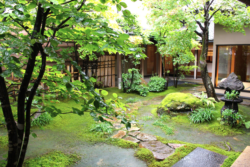 山代温泉の茶寮なか尾の中庭