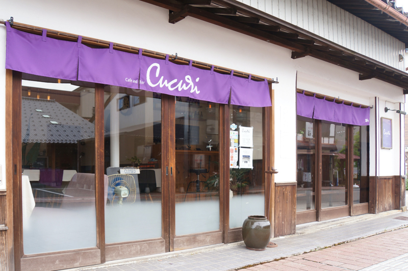 山代温泉街のCafe and Bar Cucuriの外観