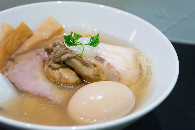 近江町ラーメンの特製牡蠣塩ラーメン