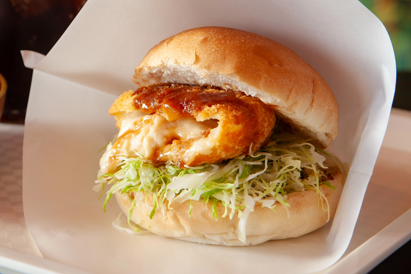 石川県金沢市のNEO BURGAR（ネオバーガー）のグラタンコロッケバーガー
