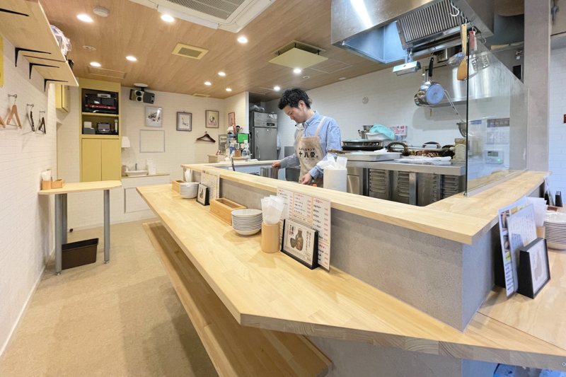 石川県金沢市の天ぷらスタンド十八番の内観