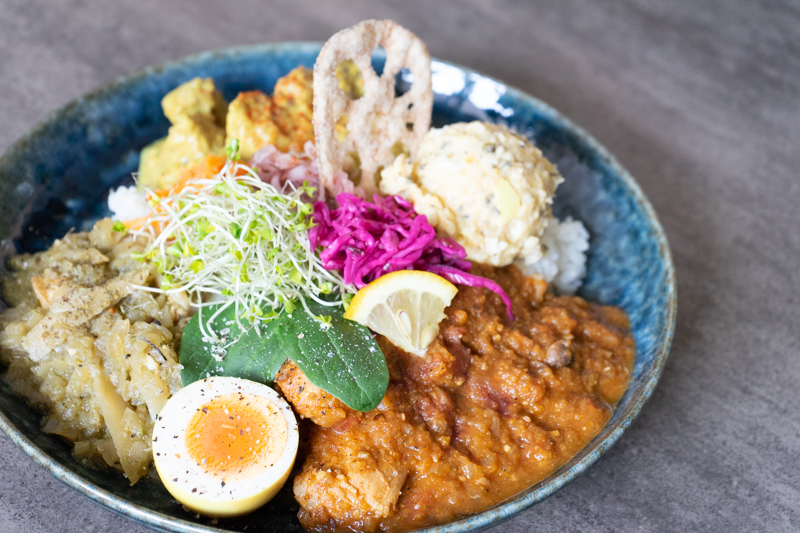 石川県金沢市にあるスパイスカレーのお店旅するスパイスTANEのカレー