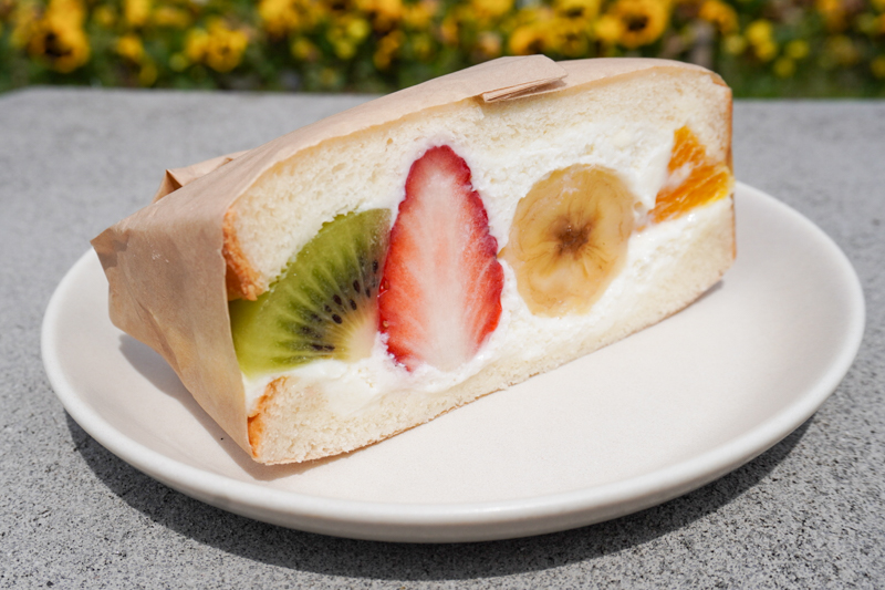 ミスターシェフ片町店のフルーツミックスサンド